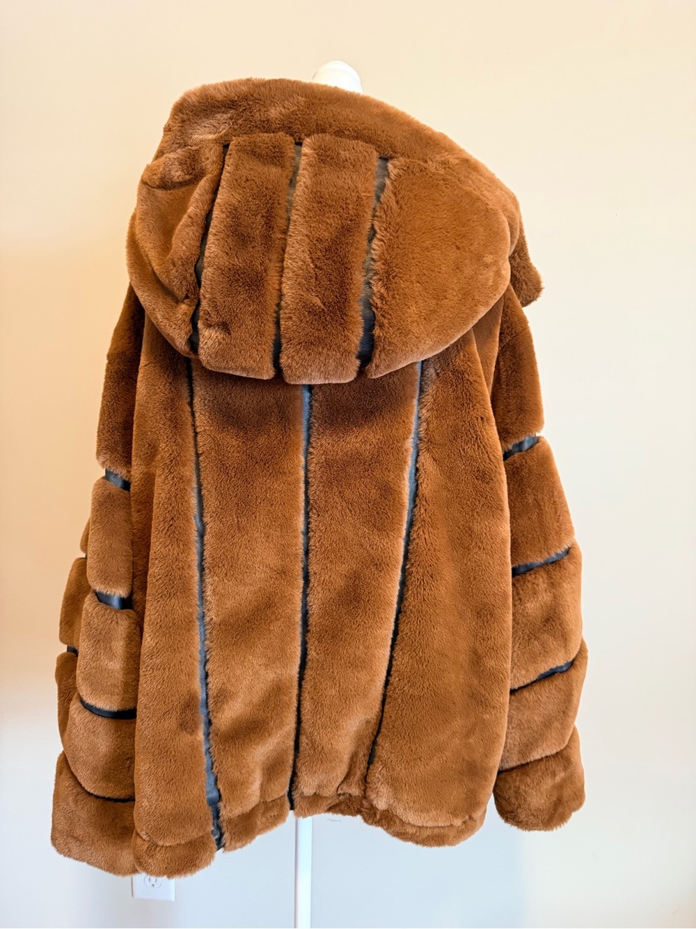 ALO Yoga Knockout Faux Fur Hooded Oversized  Jacket Chocolate Brown size medium - Picture 9 of 15